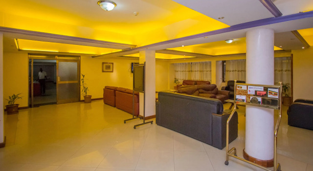 Holiday Express Hotel Kampala, Book Hotel Kampala Uganda, near Independence Monument