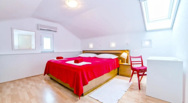 Apartments Paliaga