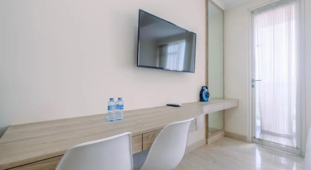 Номер Standard Warm and Cozy Studio Room at Menteng Park Apartment