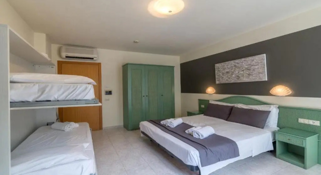 Четырёхместный номер Standard Hotel Airone