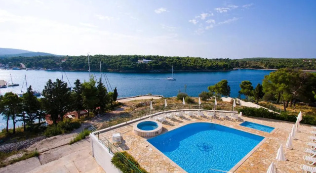 Апартаменты Apartment Milna - with Swimming Pool & Amazing Seaviews, above Bijaka Beach