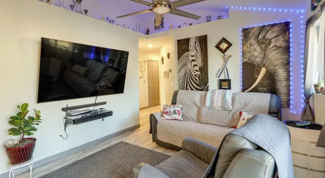 Deck, Boat Dock & More! Lake of the Ozarks Home, Prenota Hotel Hotel a Missouri con parcheggio, Parcheggio