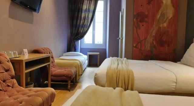 Четырёхместный номер Comfort Hotel De La Mer