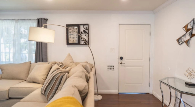 Tranquil 2BR Home in Beautiful Neighborhood (P24), Забронировать Отель Бербанк San Fernando Valley