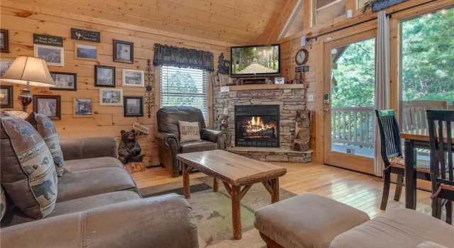 Americana 2 Bedroom Home with Hot Tub, Забронировать Отель Отели Гатлинберг с бассейном, Бассейн