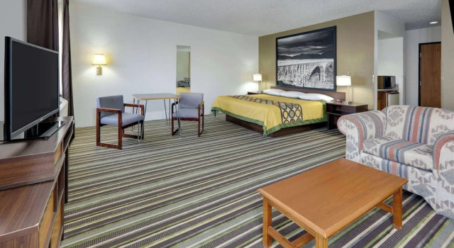 Люкс Super 8 by Wyndham Roswell