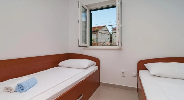 Awesome Apartment in Sutivan With 2 Bedrooms and Wifi, Забронировать Апартаменты/квартира Отели Сутиван с парковкой, Парковка