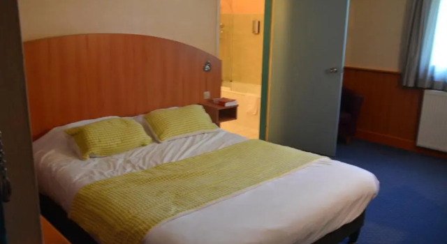 Двухместный номер Standard Logis Hôtel Restaurant Les Fontaines