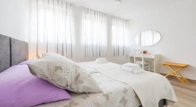 Apartment Luce Royal - One Bedroom Apartment With Balcony and Sea View