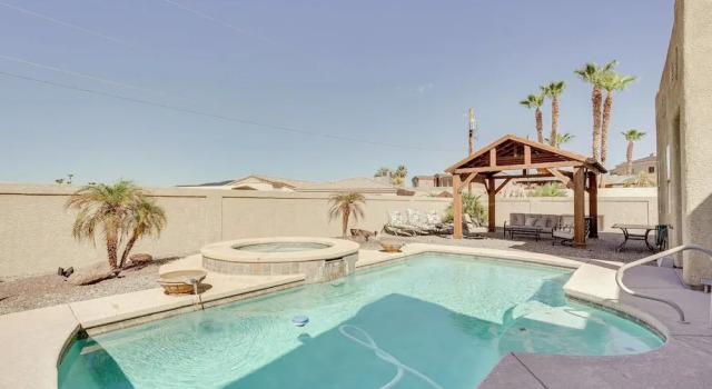 Коттедж Private Pool & Hot Tub: Lake Havasu City Gem!