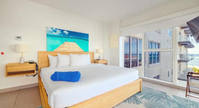 Upscale Studio City and Harbor Views Urban Oasis, Забронировать Отель Ораньестад Аруба