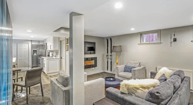 Garden Apartment in a Stately Capitol Hill Victorian House, Book Lejlighed Hoteller i Capitol Hill med parkering, Parkering