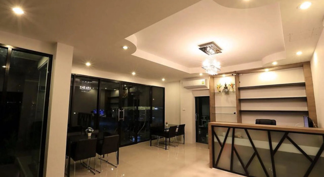 Somsamai Style Apartment, Varaa Huoneisto Hotellit North-Eastern Thailand pysäköinnillä, Pysäköinti