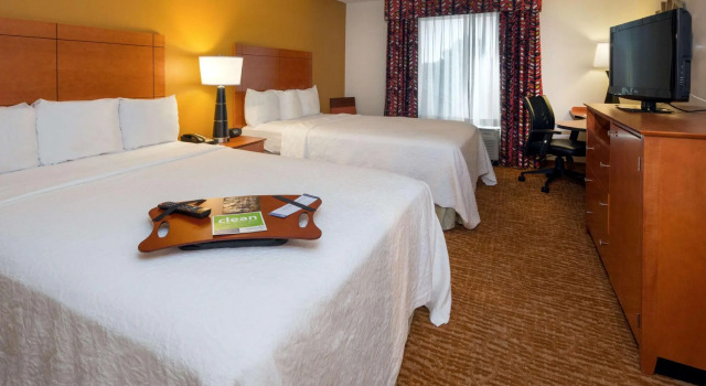 Четырёхместный номер Standard Hampton Inn & Suites Mobile I-65@ Airport Boulevard