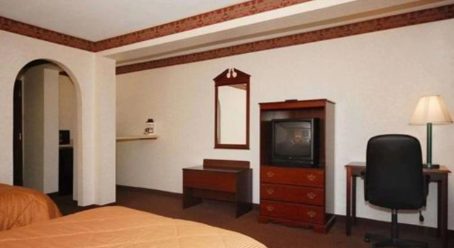 Quality Inn & Suites Tarboro - Kingsboro, Забронировать Отель Тарборо Северная Каролина