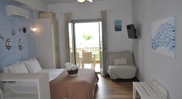 Studios Yalos, Book Hotel Chorefto 