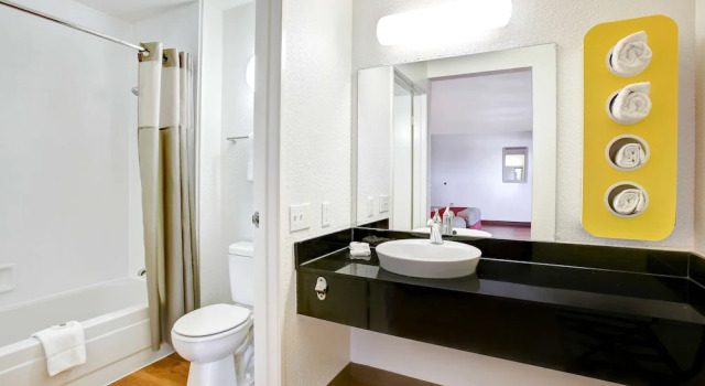 Четырёхместный люкс Deluxe Motel 6-Fremont, CA - North