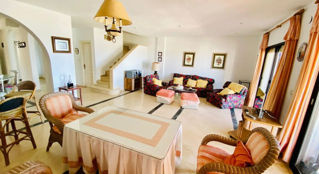 Beautiful house on the beachfront in Costa tropical, Buchen Sie Hotel Calahonda 