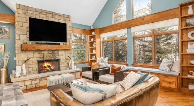 Lupine Residence 5 Bedroom Home by RedAwning