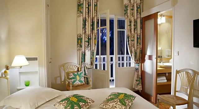 Номер Standard Grand Hotel Des Lecques; BW Signature Collection