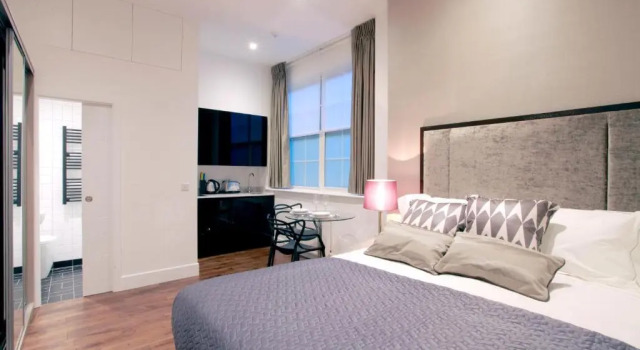 Студия Premium Golden Square Soho