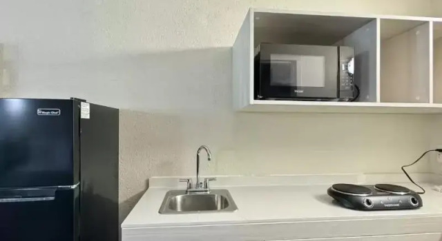 Люкс Suburban Studios McDonough South I-75