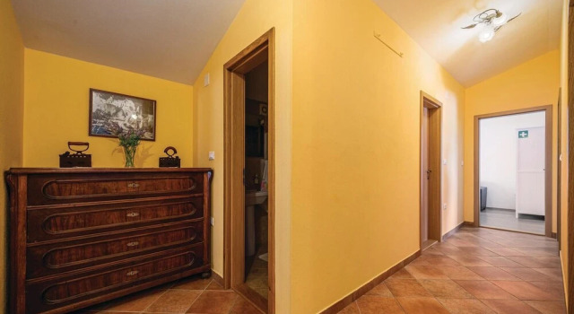 Nice Home in Nova Vas With 4 Bedrooms, Wifi and Outdoor Swimming Pool, Rezervați Hotel Nova Vas Poreč Region