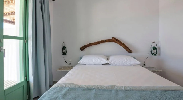 Ailouros guest house, Prenota Affittacamere Hotel a Schinoussa con parcheggio, Parcheggio