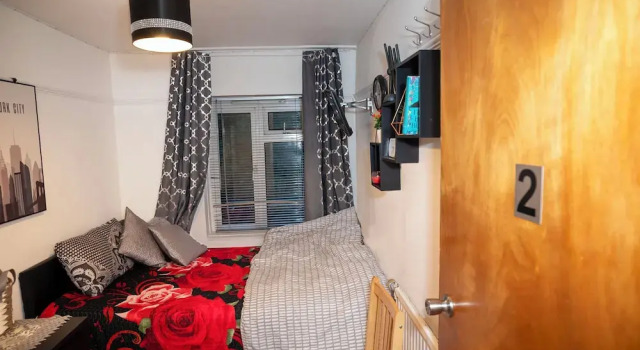 Charming London Guest Room with Garden BBQ, Забронировать Гостевой дом Лондон Большой Лондон, рядом с Баундс Грин