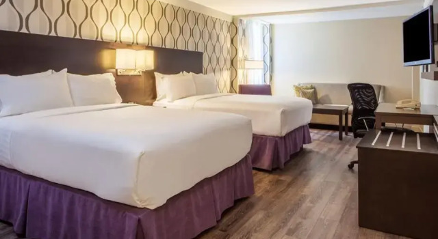 Четырёхместный номер Premium Holiday Inn Toronto International Airport by IHG