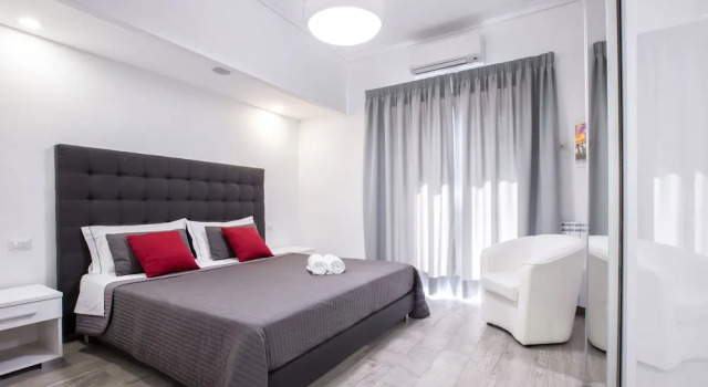 Modern spacious apartment with terrace, balconies, solarium & gym