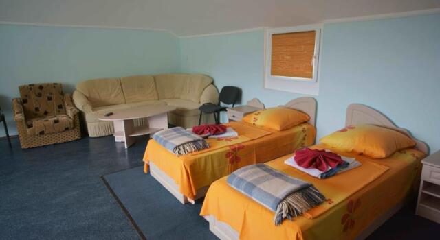 Palmira Sad Hotel, Брондау Қонақ үй Big Yalta бассейні бар қонақ үйлер, Жүзу бассейні