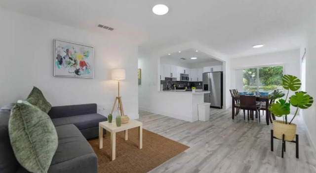 Коттедж с 3 комнатами *Beautiful Family House 3 bd/2 bathrooms+backyard*