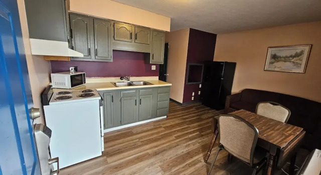 Люкс Travelers Inn and Suites