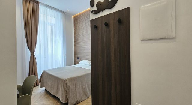 Dimora Neapolis Deluxe, Забронировать Отель Отели Неаполя с парковкой, рядом с Кафедральный собор Неаполя, Парковка
