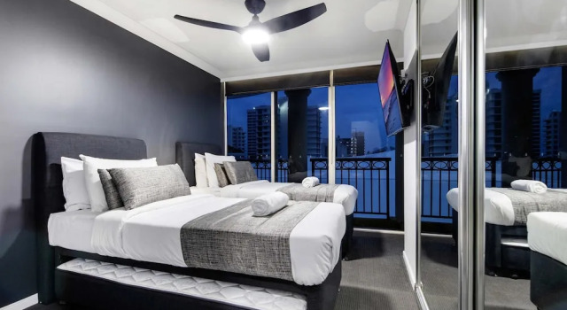 Номер Standard с 3 комнатами с балконом Holiday Holiday Chevron Renaissance Apartments