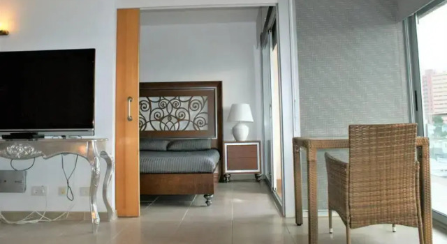 Apartamento en Roses con vistas al canal y piscina