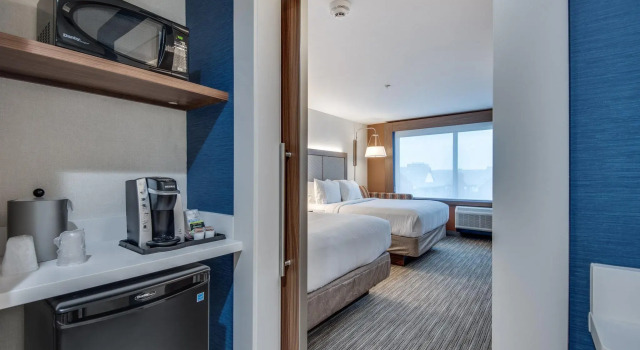 Четырёхместный номер Standard Holiday Inn and Suites Addison by IHG