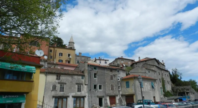 Dee's House and Pool, Забронировать Отель Отели Рипенда Вербанси с парковкой, Парковка