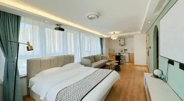 Люкс Deluxe Bolan Vacation Homestay (Licang Wanda Plaza Licun Subway Station)