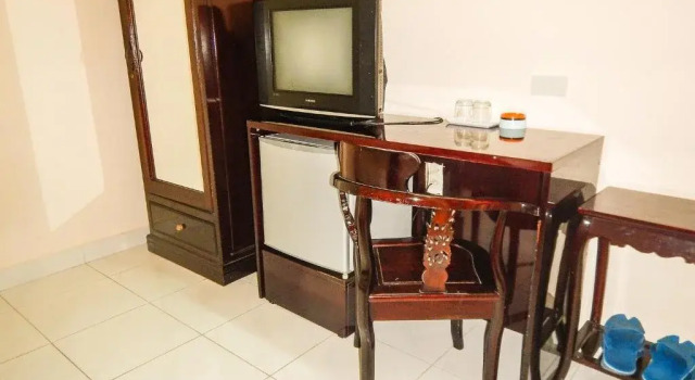 Yellow Hotel