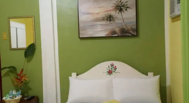 Travillehuts Palm Beach Inn