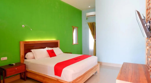 Двухместный номер Standard RedDoorz near Taman Makam Pahlawan Tatura