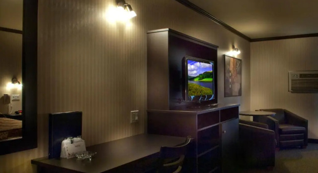 Четырёхместный номер Standard Ramada by Wyndham Laval