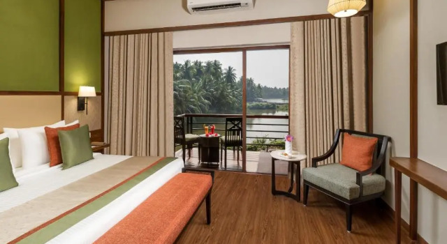 Люкс RVR Sarovar Portico Dindi