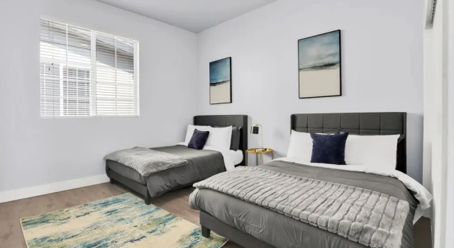 Кровать в общем номере Hinds by Avantstay Duplex in North Hollywood