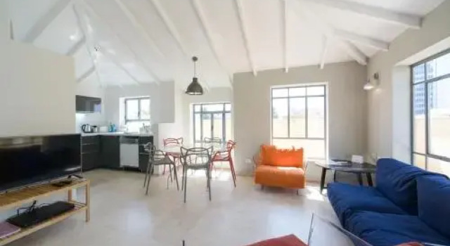 Charming 4BR TownHouse in Neve Tsedek by HolyGuest, Забронировать Отель Тель-Авив Тель-Авивский округ, рядом с Independence Hall Museum