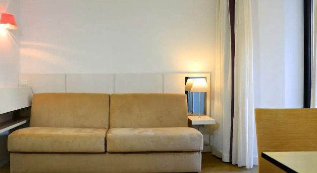 Nice Studio in the Heart of Cannes 200 m Away From the Beach, Забронировать Отель Отели Канн с парковкой, рядом с Le Croisette Casino Barriere de Cannes, Парковка