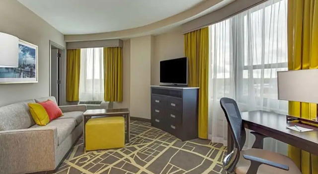 Двухместный люкс Accessible c 1 комнатой с видом на реку Homewood Suites Savannah Historic District/Riverfront