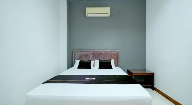 Двухместный люкс Hotel O Depok near Bhayangkara BRIMOB Hospital Formerly Hotel Mutiara Kelapa Dua Depok